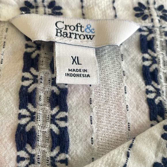 EUC Woman’s XL Croft & Barrow V~Neck Floral Embroidered 3/4 Sleeve Top - Picture 5 of 7